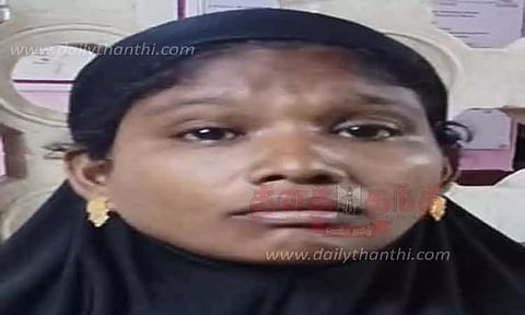 ஈரோட்டில் பரபரப்புஏ.டி.எம். மையத்தில் கொள்ளை முயற்சி; பெண் கைது