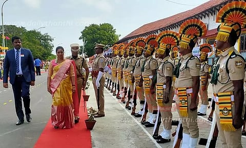 அமைச்சர் சந்திரபிரியங்கா தேசியக்கொடி ஏற்றினார்