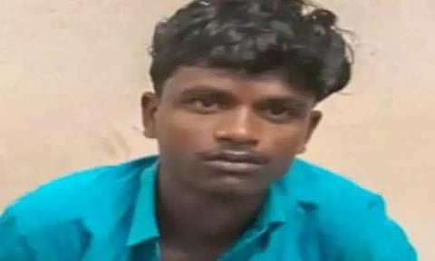 ஸ்ரீவைகுண்டத்தில்தொழிலாளியிடம் கத்தியை காட்டிபணம் கேட்டு மிரட்டல்:வாலிபர் சிக்கினார்