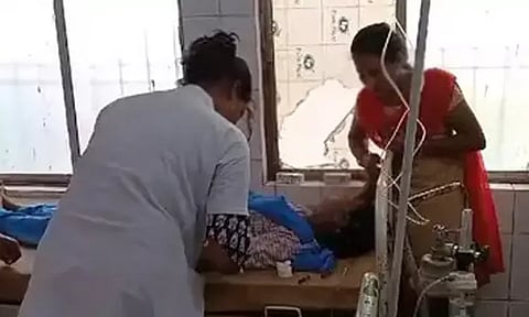 சுதந்திர தின விழாவில் பங்கேற்ற மாணவர்களுக்கு உடல்நலம் பாதிப்பு