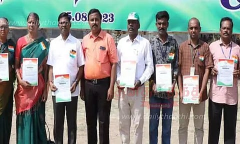 சுதந்திர தின விழாவில்பல்வேறு துறைகளில் சிறந்து விளங்கிய 365 பேருக்கு பாராட்டு சான்றிதழ்