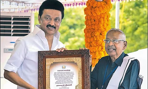 கி.வீரமணிக்கு 'தகைசால் தமிழர்' விருது: முதல்-அமைச்சர் மு.க.ஸ்டாலின் வழங்கினார்