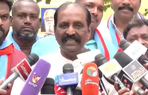 பிஞ்சு மனங்களில் நஞ்சு கலக்க கூடாது, சாதி பாகுபாடுகளை விதைக்க கூடாது - கவிஞர் வைரமுத்து பேட்டி