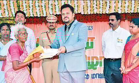 செங்கல்பட்டு மாவட்டத்தில் சுதந்திர தின விழா - 285 பேருக்கு நலத்திட்ட உதவிகள்