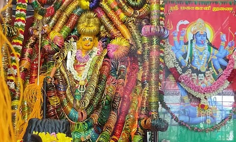 குன்னூர் அருகே இருக்கன்குடி மாரியம்மன்கோவிலில் ஊஞ்சல் உற்சவம்