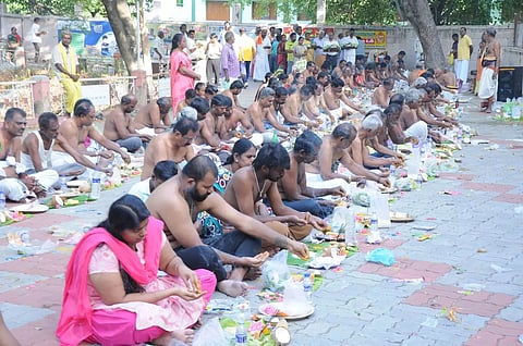 முன்னோர்களுக்கு தர்ப்பணம், மோட்ச தீபம் ஏற்றி வழிபாடு