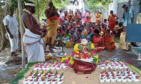 மேல்சிறுவள்ளூர்பெரியநாயகி அம்மன் கோவிலில் 108 சங்காபிஷேகம்