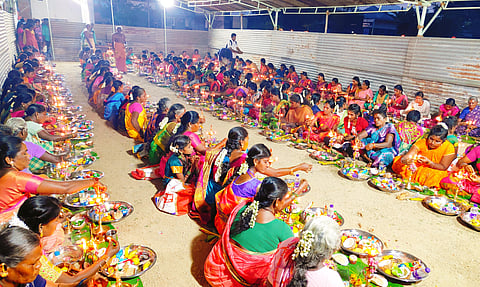 நம்பியநாச்சியம்மன் கோவிலில் குத்துவிளக்கு பூஜை