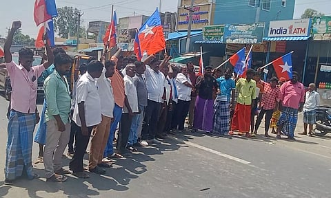 விடுதலை சிறுத்தைகள் கட்சியினர் சாலை மறியல்