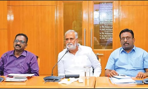 திருவேற்காடு கருமாரியம்மன், சிறுவாபுரி முருகன் கோவில்களில் திருப்பணி: அதிகாரிகளுடன் அமைச்சர் ஆலோசனை