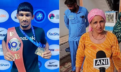 மல்யுத்த சாம்பியன்ஷிப்: தங்கம் வென்று சாதித்த மோகித் குமார்.. பெற்றோர் மகிழ்ச்சி