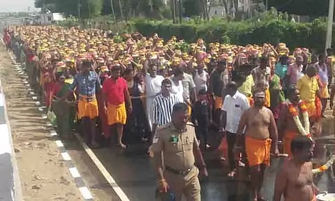 முனியப்ப சுவாமி கோவிலுக்கு பக்தர்கள் பால்குடம்