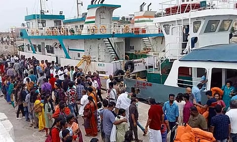 விவேகானந்தர் மண்டபத்திற்கு படகு போக்குவரத்து தாமதம்