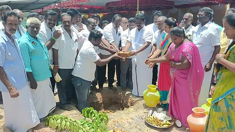 ரேஷன் கடை, சாலை அமைக்கும் பணி