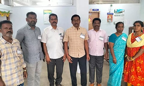 கருப்பு பட்டைஅணிந்து பணியாற்றிய வருவாய்த்துறையினர்