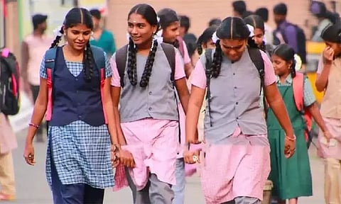 10-ம் வகுப்பு மாணவர்களுக்கு இன்று முதல் அசல் மதிப்பெண் சான்றிதழ்..!