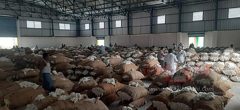 ராசிபுரத்தில்ரூ.28 லட்சத்துக்கு பருத்தி ஏலம்