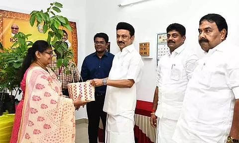 இராமநாதபுரம் மாவட்டத்தில் 1 கோடி மரக்கன்றுகள் நடும் திட்டம் - முதல்-அமைச்சர் மு.க.ஸ்டாலின் தொடங்கி வைத்தார்