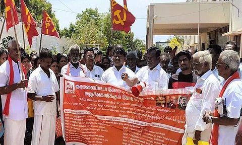 இலவச வீட்டுமனை பட்டா கோரி மனு கொடுக்கும் போராட்டம்