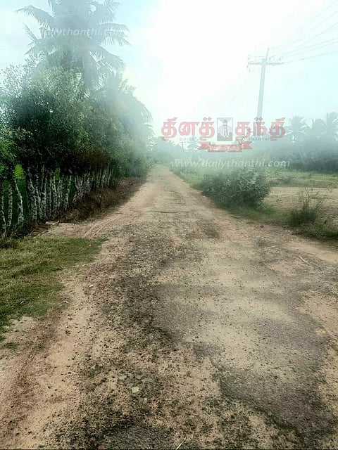 குண்டும், குழியுமான சாலை சீரமைக்கப்படுமா?