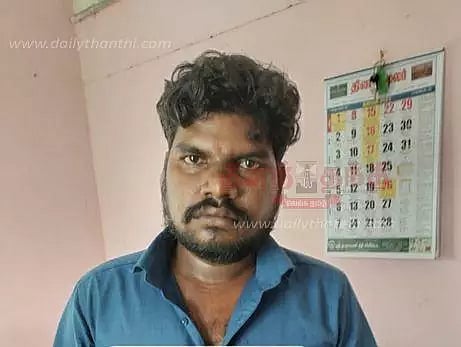 மதுக்கடையின் சுவரை உடைத்து மதுபாட்டில்கள் திருடிய 2 பேர் கைது