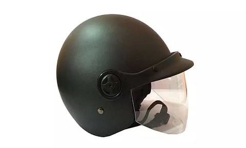 வாகன ஓட்டிகள் தரமான ஹெல்மெட் அணிவது அவசியம்