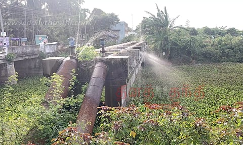 குழாயில் உடைப்பு ஏற்பட்டு வீணாகும் குடிநீர்