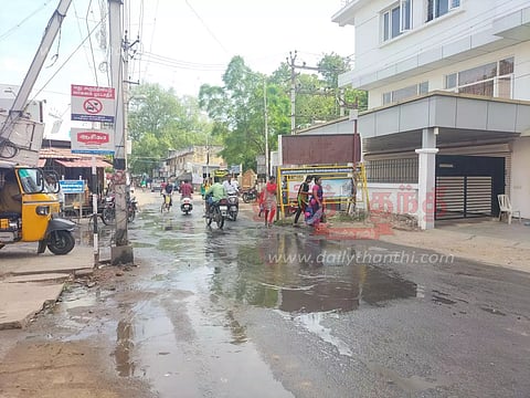 பாதாள சாக்கடை குழாயில் அடைப்பு