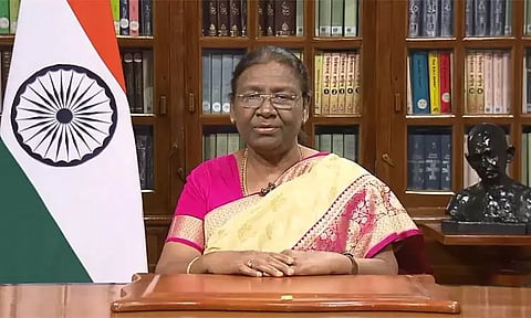 லடாக் சாலை விபத்தில் 9 வீரர்கள் பலியானது வருத்தம் அளிக்கிறது: ஜனாதிபதி இரங்கல்