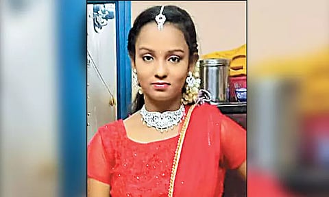 பிளஸ்-2 மாணவி தற்கொலை உருக்கமான கடிதம் சிக்கியது