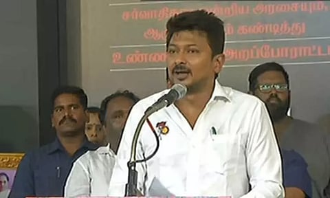 பதவியை ராஜினாமா செய்துவிட்டு தேர்தலில் போட்டியிட கவர்னர் தயாரா? - அமைச்சர் உதயநிதி ஸ்டாலின் சவால்