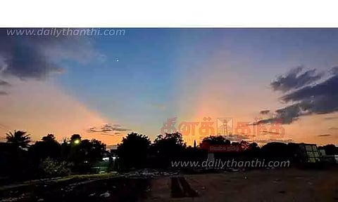 வானில் ரம்மிய காட்சி