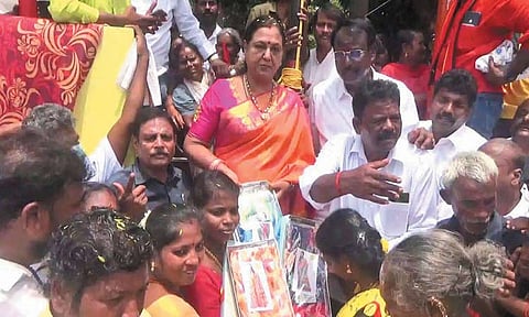 பெருங்குடியில் தே.மு.தி.க. கொடியேற்று விழா