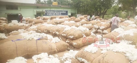 அக்கரைப்பட்டியில்ரூ.16 லட்சத்துக்கு பருத்தி ஏலம்