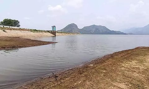 அணைகளின் நீர்மட்டம் சரிவு