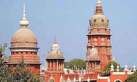 என்.எல்.சி. ஒப்பந்த தொழிலாளர்கள் கோரிக்கை: 8 வாரங்களில் முடிவெடுக்க மத்திய அரசுக்கு ஐகோர்ட்டு உத்தரவு