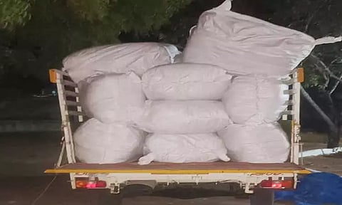 தூத்துக்குடியில் இருந்து இலங்கைக்கு படகில் கடத்த முயன்றரூ.10 லட்சம் பீடி இலைகள் பறிமுதல்