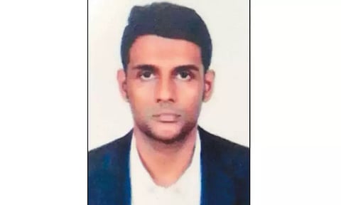 ஊசி மூலம் ரத்தத்தை வெளியேற்றி சென்னையில் அரசு டாக்டர் தற்கொலை