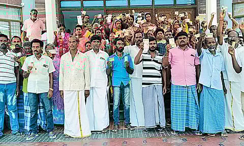 இயற்கை வளங்களை அழித்து வீட்டுமனை வழங்க பொதுமக்கள் எதிர்ப்பு