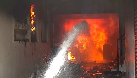 ரசாயன தொழிற்சாலையில் பயங்கர தீ