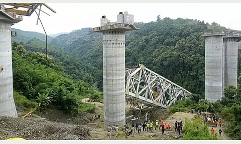 மிசோரமில் ரெயில்வே பாலம் இடிந்து விழுந்து 18 தொழிலாளர்கள் பலி - விபத்துக்கு காரணம் என்ன?