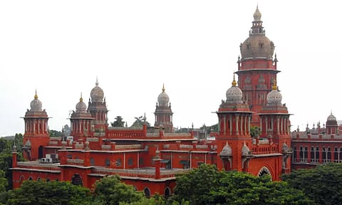 ஐகோர்ட்டு கேள்விகளுக்கு துறை செயலாளர்கள், தலைவர்கள்தான் பதிலளிக்க வேண்டும் - சென்னை ஐகோர்ட்டு உத்தரவு