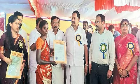 கும்மிடிப்பூண்டியில் பயனாளிகளுக்கு ரூ.2¼ கோடியில் நலத்திட்ட உதவிகள்