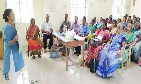 கோவில்பட்டியில்தொடக்கப்பள்ளிமாணவர்களுக்கு ஆங்கிலத்தை கற்பிக்க ஆசிரியர்களுக்கு பயிற்சி