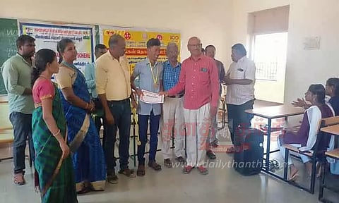 பேச்சுப்போட்டியில் வெற்றி பெற்ற மாணவர்களுக்கு பரிசு