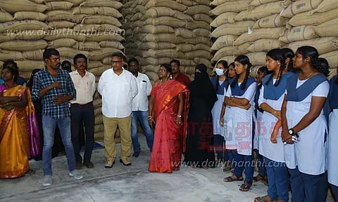 பள்ளி மாணவிகள் கள ஆய்வு