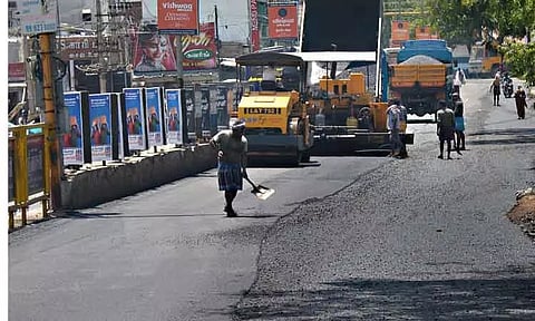 சாலை சீரமைப்பு பணிகள் மும்முரம்