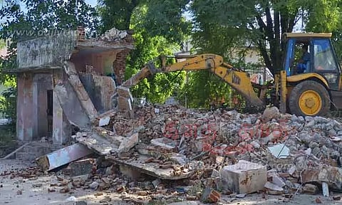 வேளாண்மை அலுவலக பழைய கட்டிடம் இடிப்பு