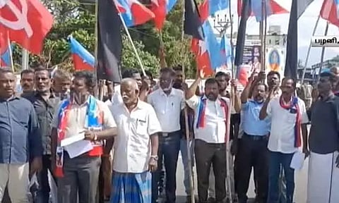 பழனியில் கவர்னரின் வருகைக்கு எதிர்ப்பு; போராட்டத்தில் ஈடுபட்ட வி.சி.க., கம்யூனிஸ்ட் கட்சியினர் மீது வழக்குப்பதிவு