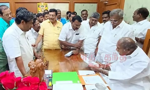 பெரிய மார்க்கெட்டை 2 பிரிவுகளாக கட்ட ஒப்புதல்